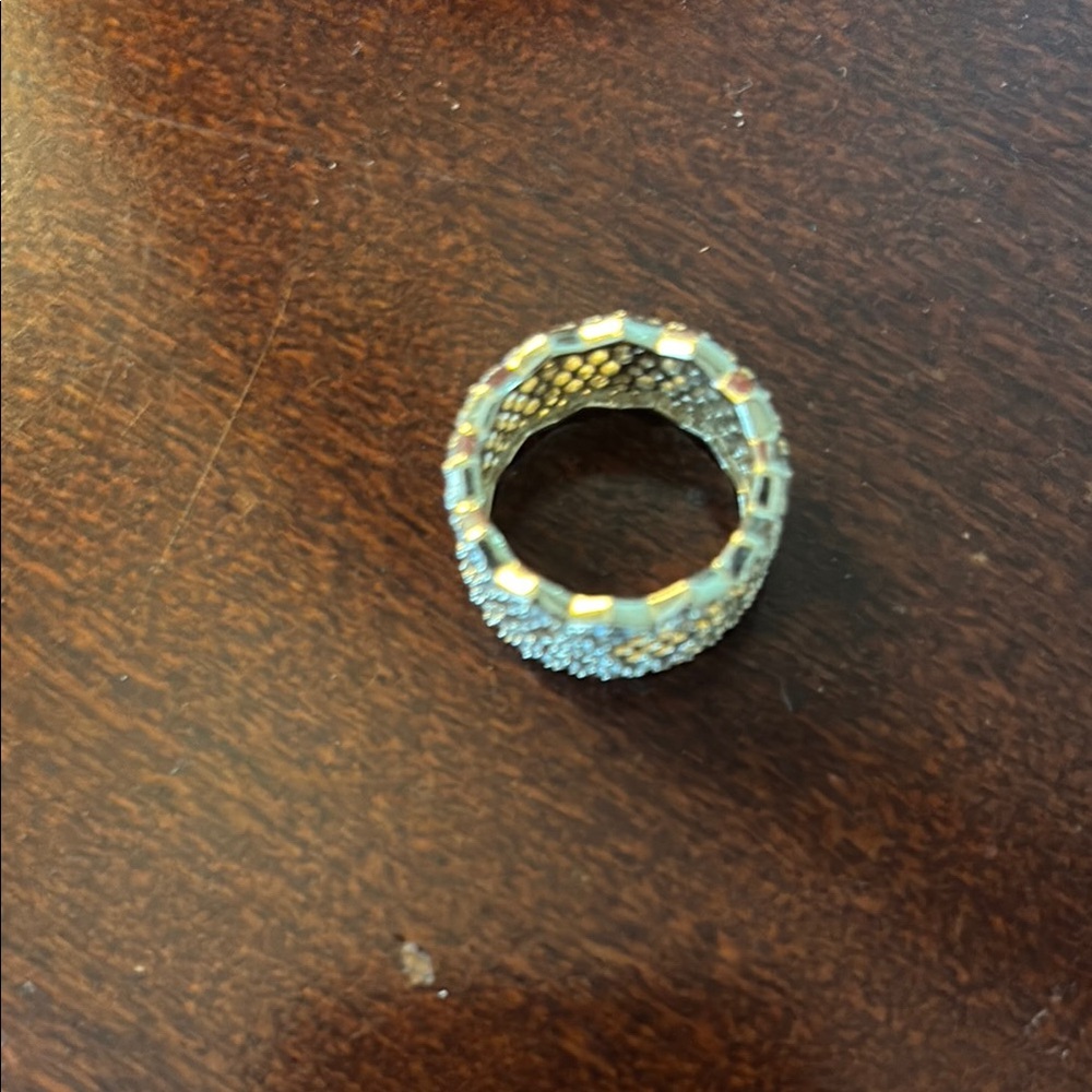 Elegant Gold and Silver Women's Ring - Picture 3 of 3